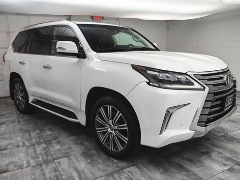 Used 2017 Lexus LX 570 4WD image 3