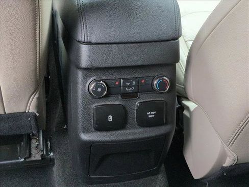 Used 2018 Ford Explorer Limited image 17