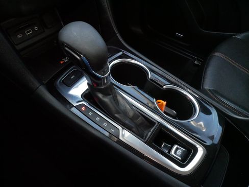 Used 2023 Chevrolet Equinox Premier image 24