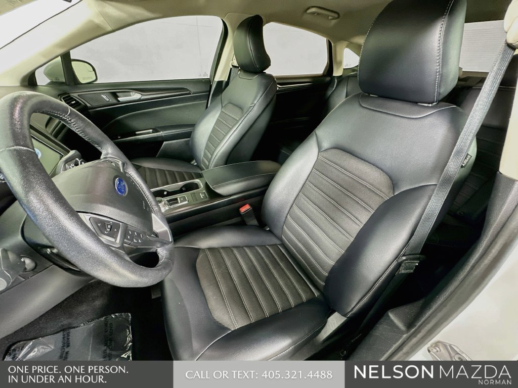 Used 2018 Ford Fusion SE w/ Equipment Group 201A FWD image 12