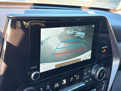 Used 2025 Toyota Highlander XLE AWD/4WD image 21