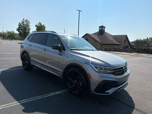 Used 2024 Volkswagen Tiguan SE R-Line FWD image 3