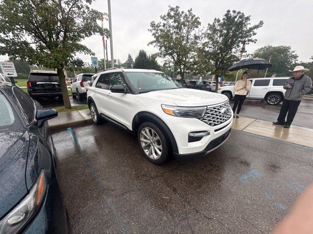 Used 2024 Ford Explorer Platinum w/ Technology Package AWD/4WD image 2