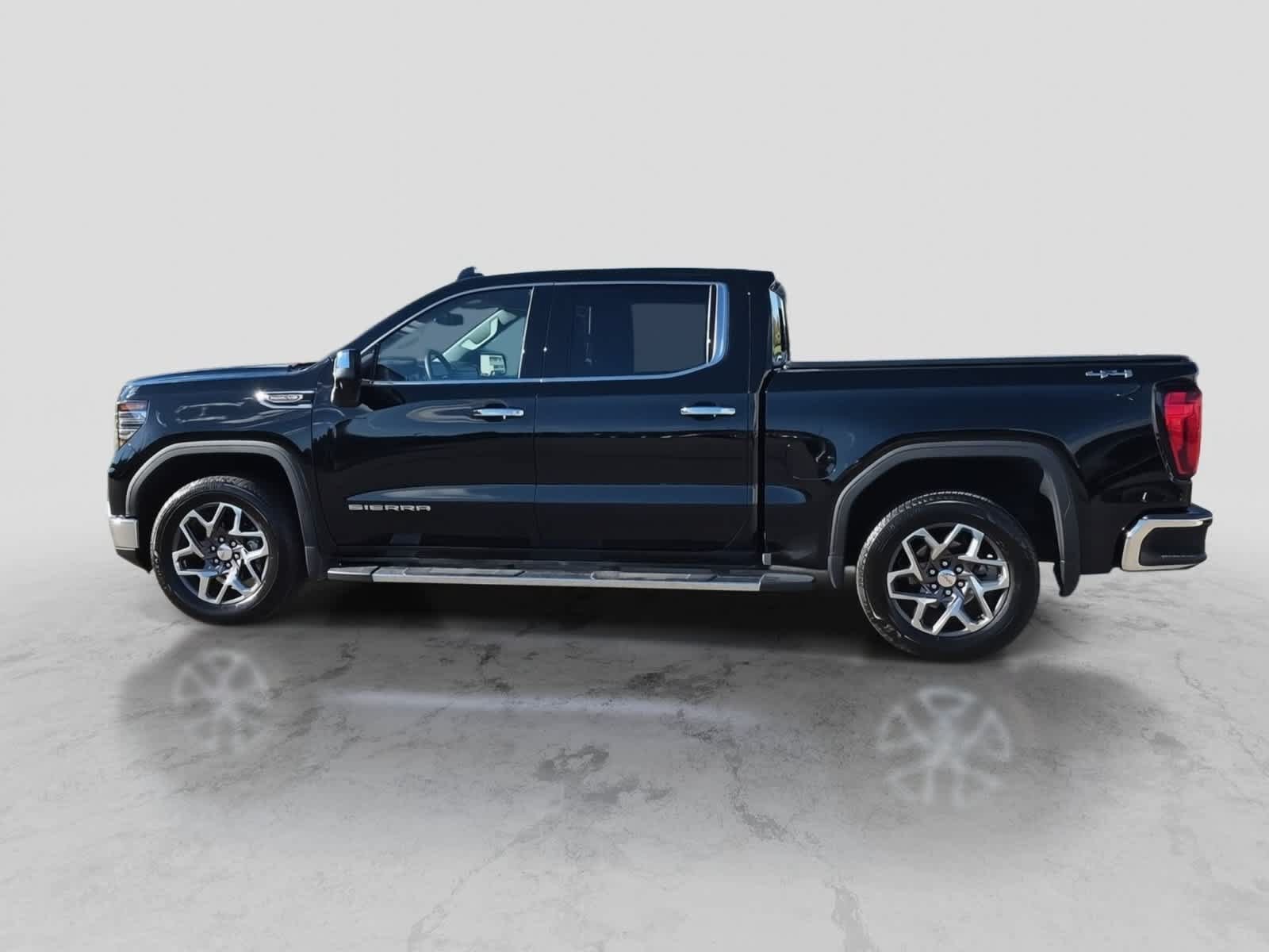 Used 2025 GMC Sierra 1500 SLT w/ SLT Premium Package AWD/4WD image 5