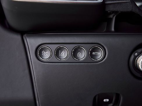 Used 2025 McLaren Artura Spider image 47