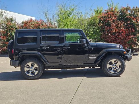 Used 2018 Jeep Wrangler Unlimited Sahara image 4