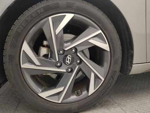 Used 2025 Hyundai Elantra SEL FWD image 31