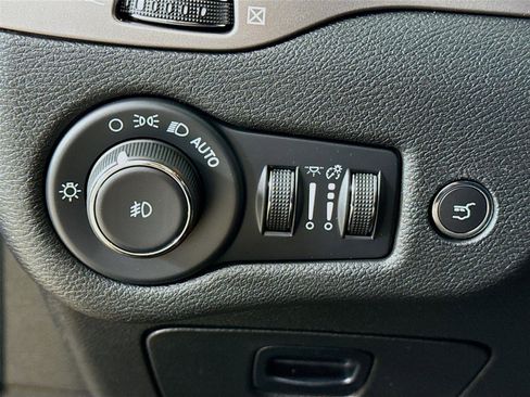 Used 2022 Jeep Cherokee Limited w/ Mopar Interior Package image 10