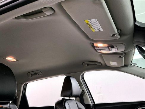 Used 2024 Kia Sorento S image 27