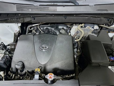 Certified 2019 Toyota Highlander XLE image 29