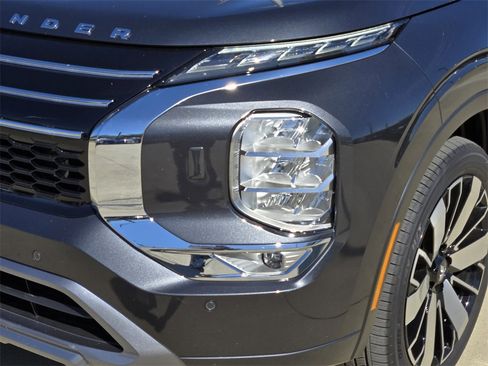 New 2025 Mitsubishi Outlander SEL image 6