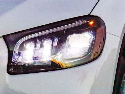 Used 2024 Mercedes-Benz GLS 450 4MATIC image 4