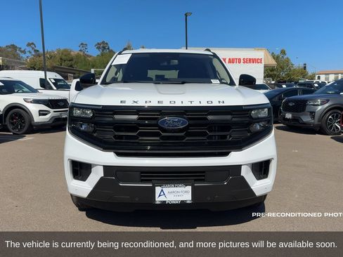Used 2025 Ford Expedition Active AWD/4WD image 2
