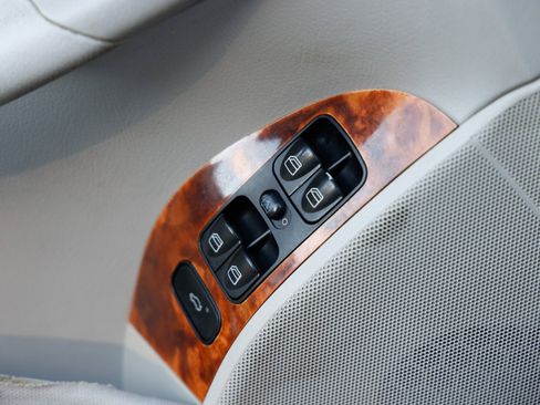 Used 2004 Mercedes-Benz CLK 320 Coupe image 40