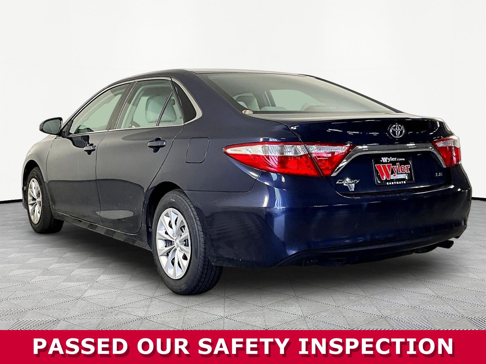 Used 2016 Toyota Camry LE FWD image 4