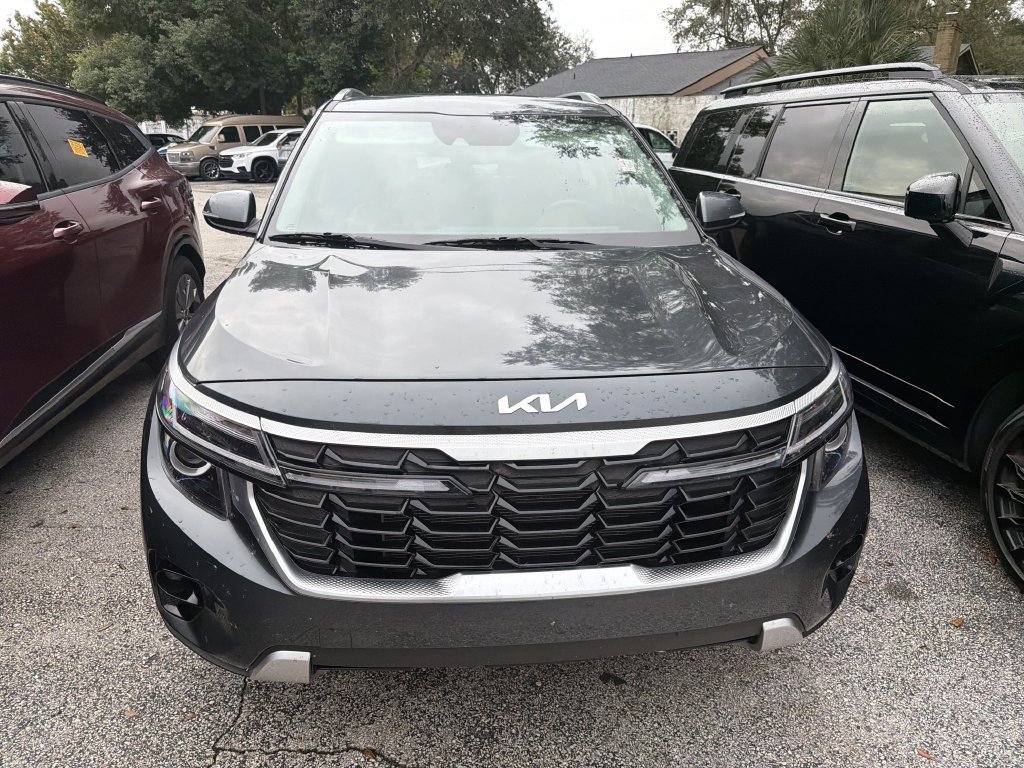 Certified 2025 Kia Seltos EX w/ EX Sunroof Package FWD image 2