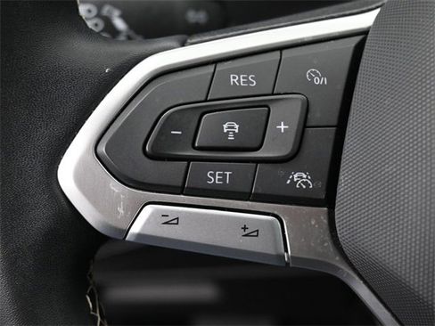 Used 2023 Volkswagen Tiguan SE image 17