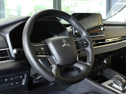 Used 2023 Mitsubishi Outlander SEL AWD/4WD image 38