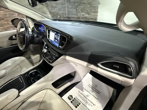 Used 2021 Chrysler Pacifica Limited w/ Premium & Safety Sphere Group image 26