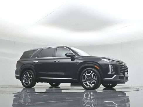 Used 2023 Hyundai Palisade Limited w/ Cargo Package image 4