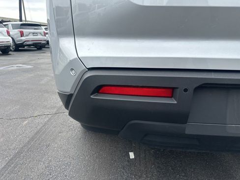 Used 2025 Nissan Pathfinder SV image 8