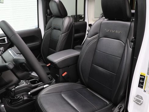 Used 2023 Jeep Wrangler Unlimited Sahara AWD/4WD image 15