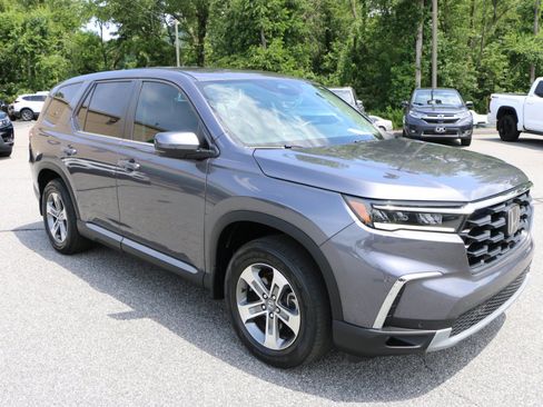 Used 2025 Honda Pilot EX-L image 10
