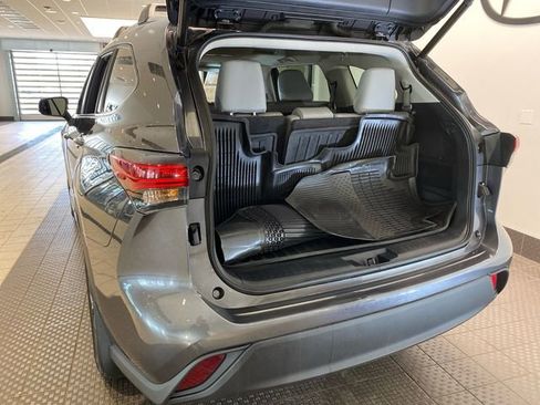 Used 2023 Toyota Highlander XLE image 25