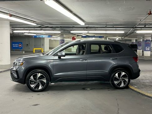 Used 2024 Volkswagen Taos SE image 32