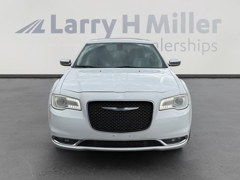 Used 2016 Chrysler 300 C RWD image 8