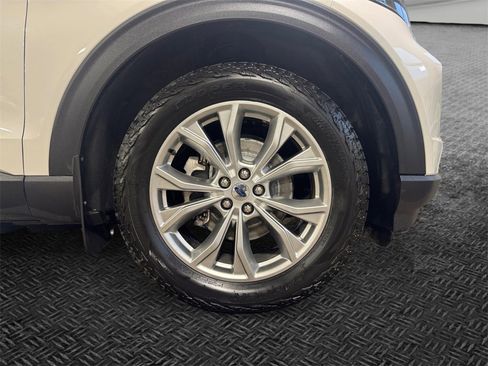 Used 2020 Ford Explorer XLT w/ Equipment Group 202A image 11