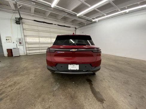 Used 2025 Chevrolet Equinox EV LT w/ Convenience Package image 5
