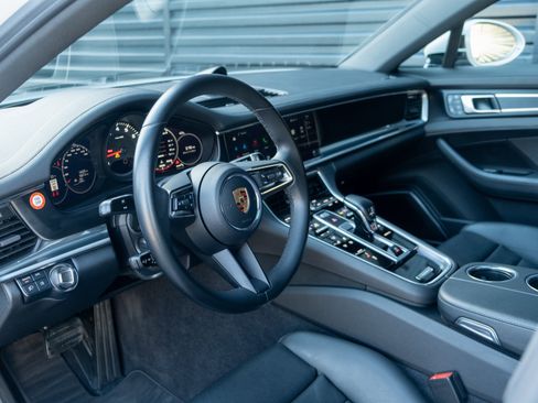 Certified 2023 Porsche Panamera 4 Platinum Edition AWD/4WD image 4