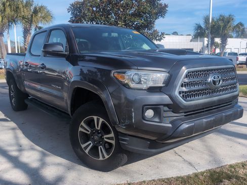 Used 2016 Toyota Tacoma TRD Sport w/ Towing Package image 2