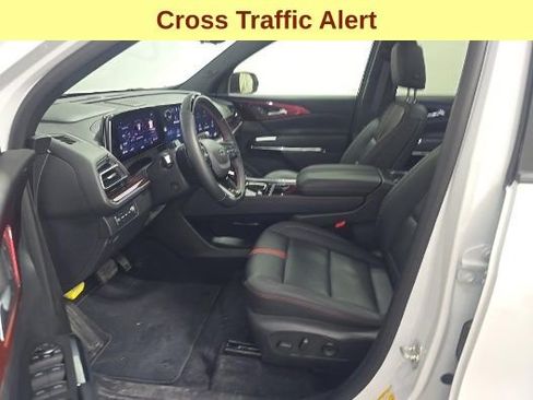 Used 2024 Chevrolet Traverse RS AWD/4WD image 10