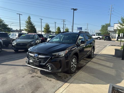 Used 2023 Subaru Outback Premium AWD/4WD image 7
