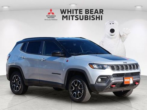 Used 2025 Jeep Compass Trailhawk AWD/4WD image 1