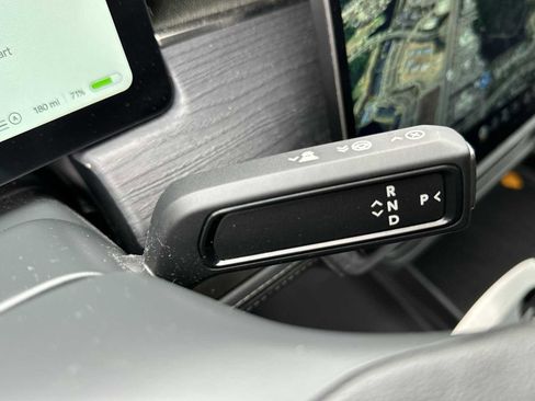 Used 2025 Rivian R1S Adventure image 23