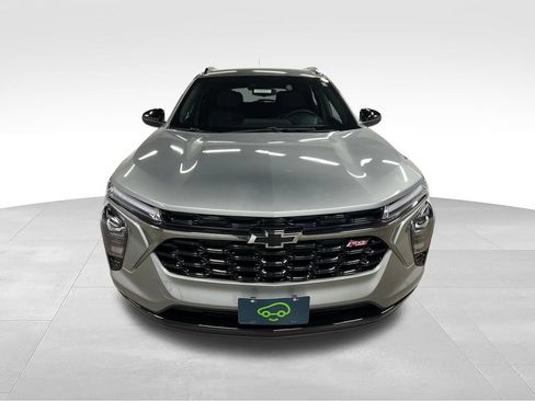 Certified 2025 Chevrolet Trax RS w/ Driver Confidence Package FWD image 4