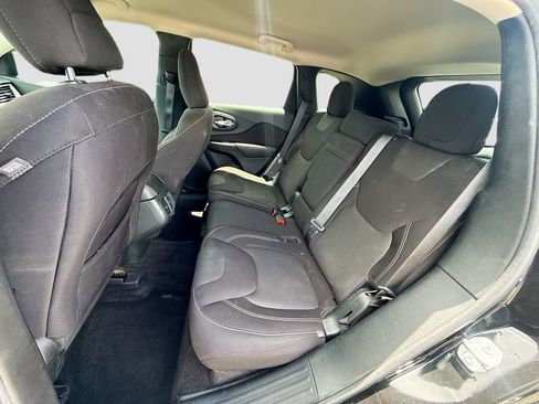 Used 2016 Jeep Cherokee Latitude w/ Safety/Convenience Group FWD image 27