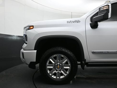 Used 2025 Chevrolet Silverado 2500 High Country w/ High Country Premium Package AWD/4WD image 10