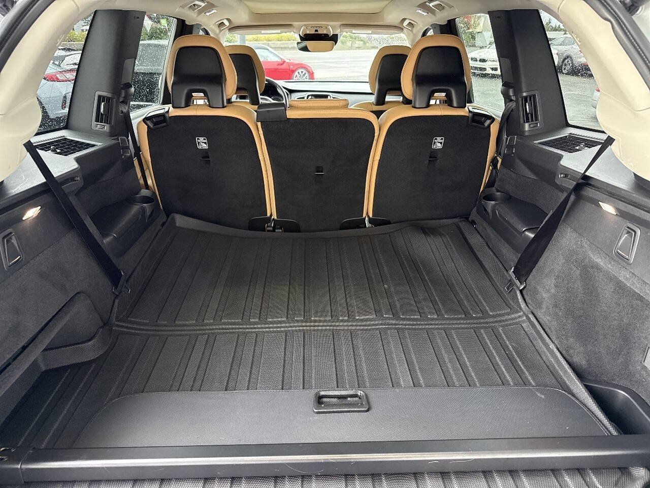 Used 2016 Volvo XC90 T6 Momentum w/ Momentum Plus Package AWD/4WD image 8