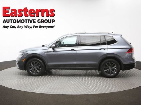 Used 2022 Volkswagen Tiguan SE w/ Panoramic Sunroof Package image 61