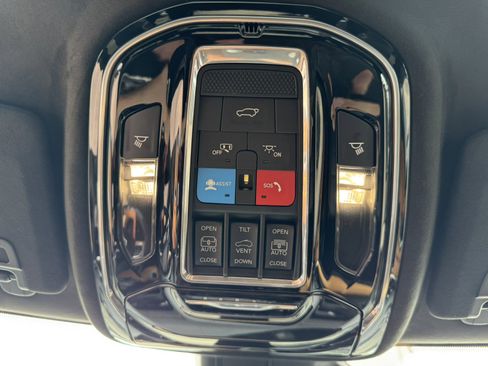Used 2024 Jeep Grand Cherokee Summit AWD/4WD image 29