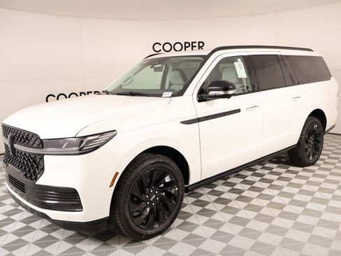 New 2026 Lincoln Navigator L Reserve AWD/4WD image 10