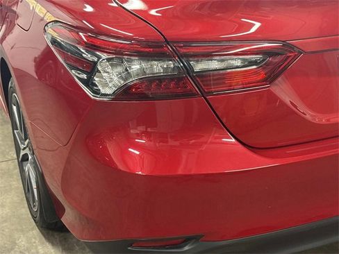 Used 2023 Toyota Camry XLE image 7
