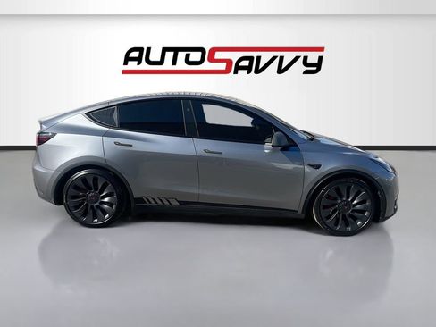 Used 2024 Tesla Model Y Performance image 8
