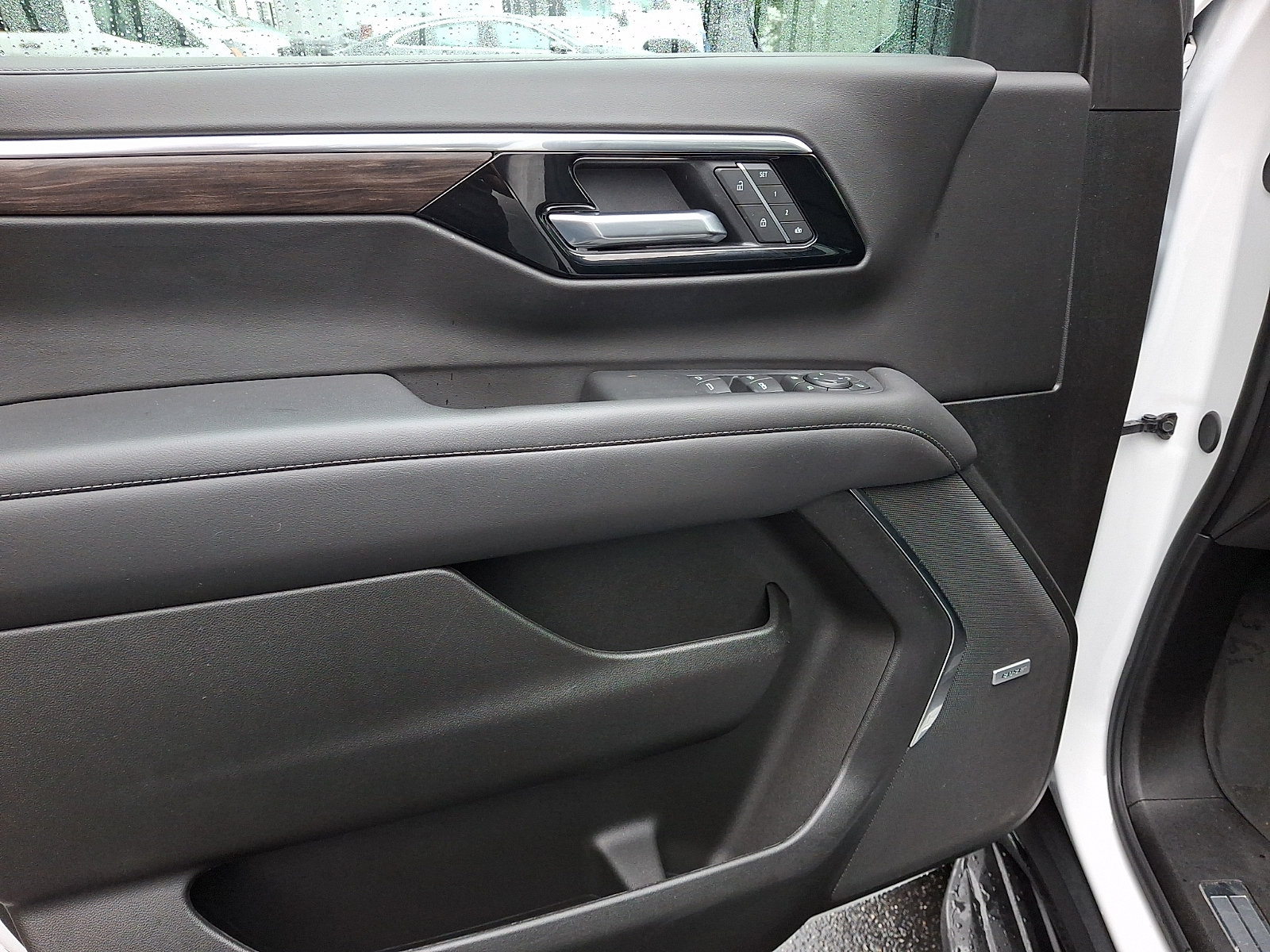 Used 2025 Chevrolet Suburban LT w/ Comfort Package AWD/4WD image 15
