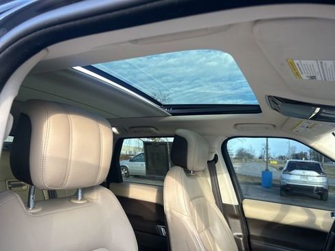 Used 2018 Land Rover Range Rover Sport HSE image 32