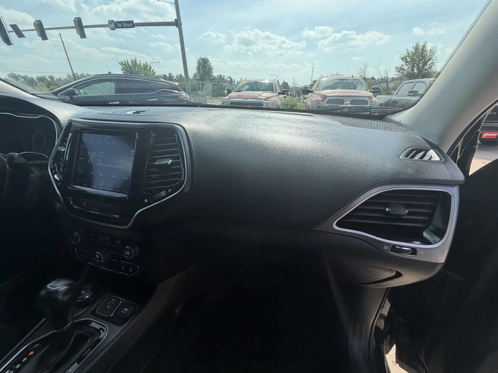 Used 2019 Jeep Cherokee Limited AWD/4WD image 14